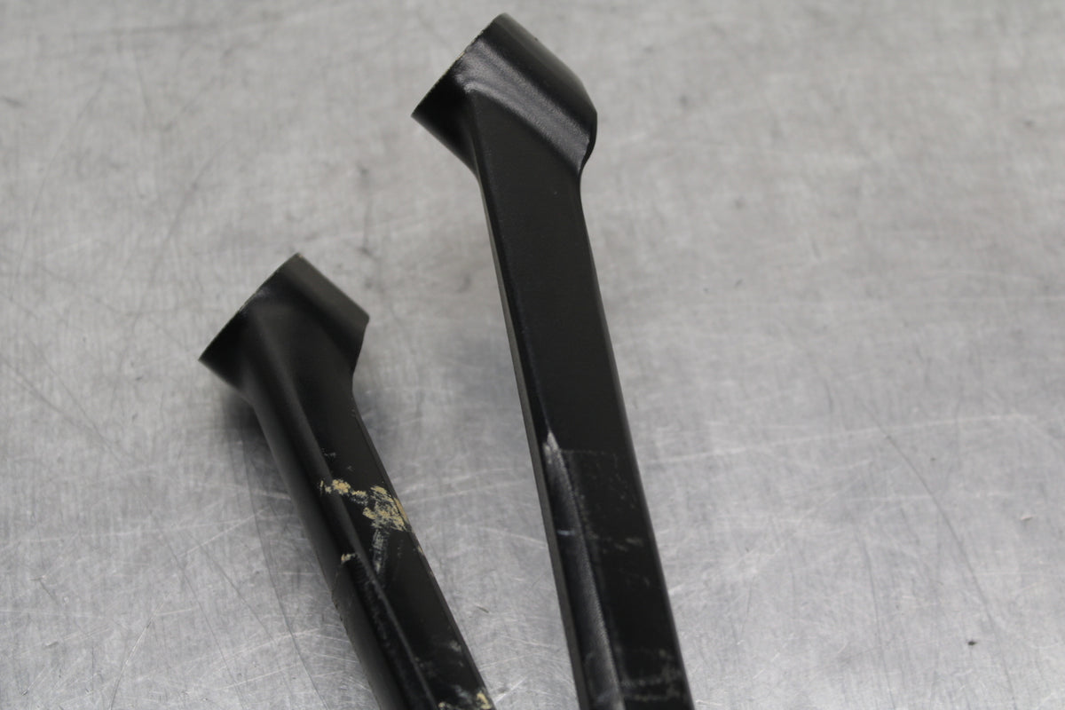 09 SUZUKI GSXR600 REAR BACK PASSENGER PEG SET PAIR BB759