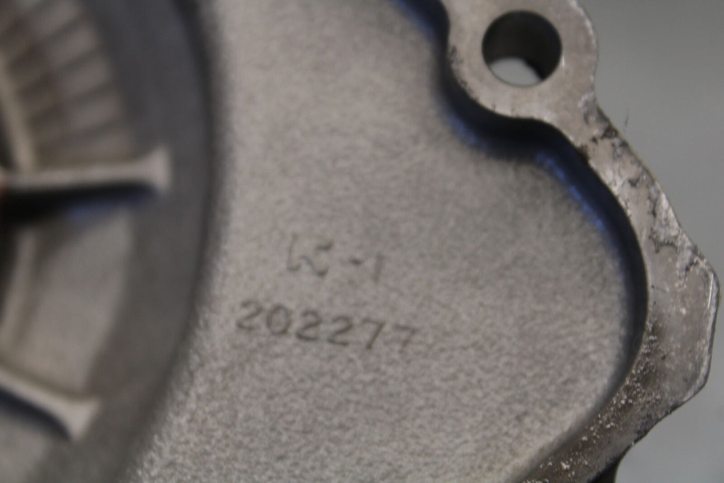 09-14 YAMAHA YZF R1 STATOR MAGNETO ALTERNATOR GENERATOR COVER BB696