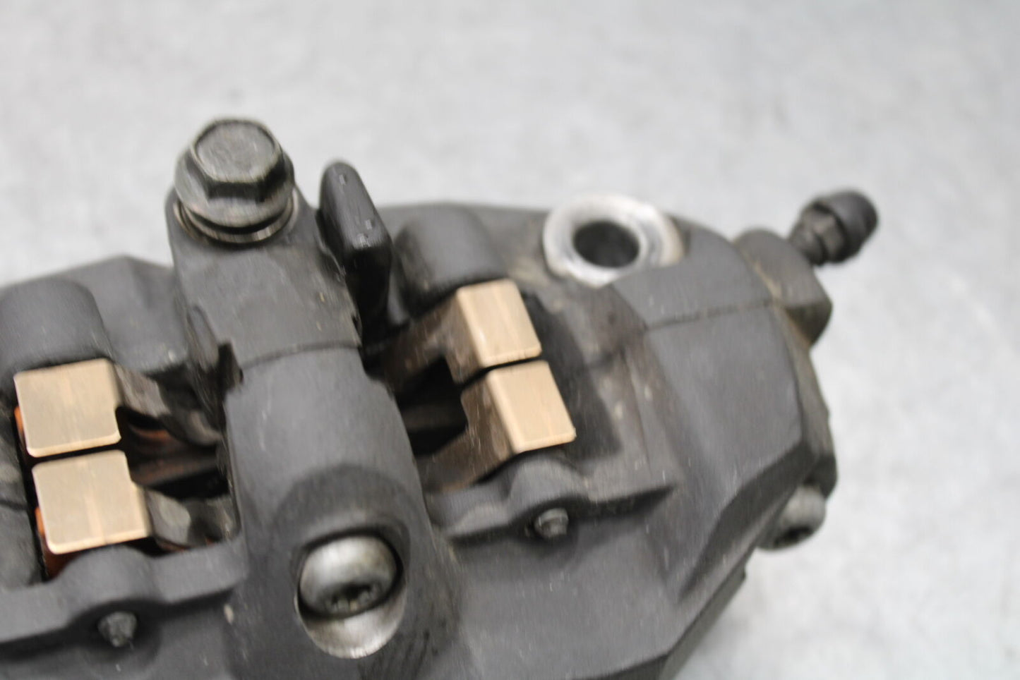 05-06 SUZUKI GSXR1000 RIGHT LEFT FRONT BRAKE CALIPER SET PAIR CALIPERS BB663