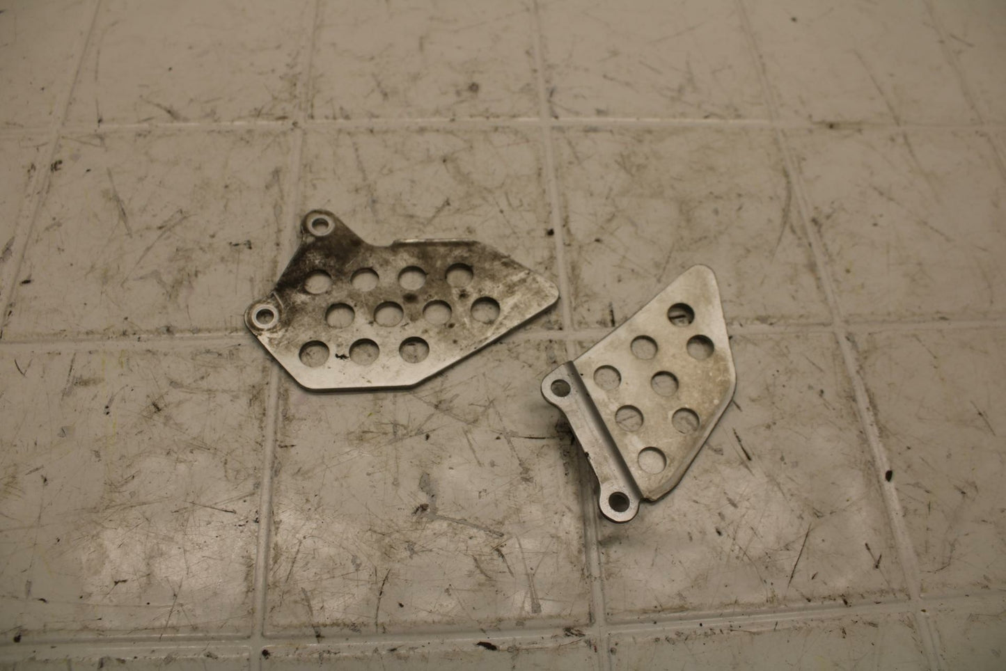 05-06 HONDA CBR600RR LEFT REARSET REAR SET HEEL GUARD COVER BB399 