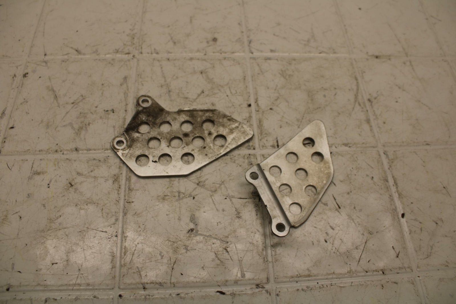 05-06 HONDA CBR600RR LEFT REARSET REAR SET HEEL GUARD COVER BB399 