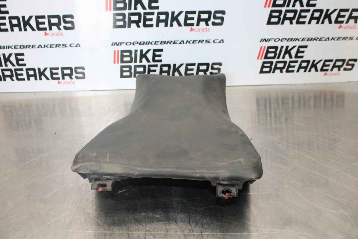 15-16 HONDA CB300F FRONT DRIVERS SEAT PAD SADDLE PILLION BB150