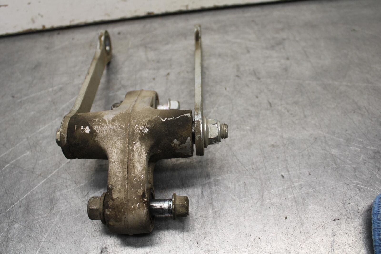 2013 Suzuki Boulevard C50T REAR BACK SHOCK ABSORBER LINKAGE DOGBONE BB625