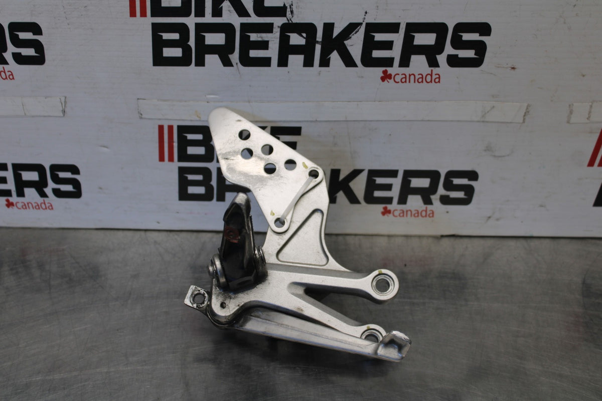 04-05 KAWASAKI NINJA ZX10R RIGHT REARSET REAR SET DRIVER FOOT PEG STOP BB931