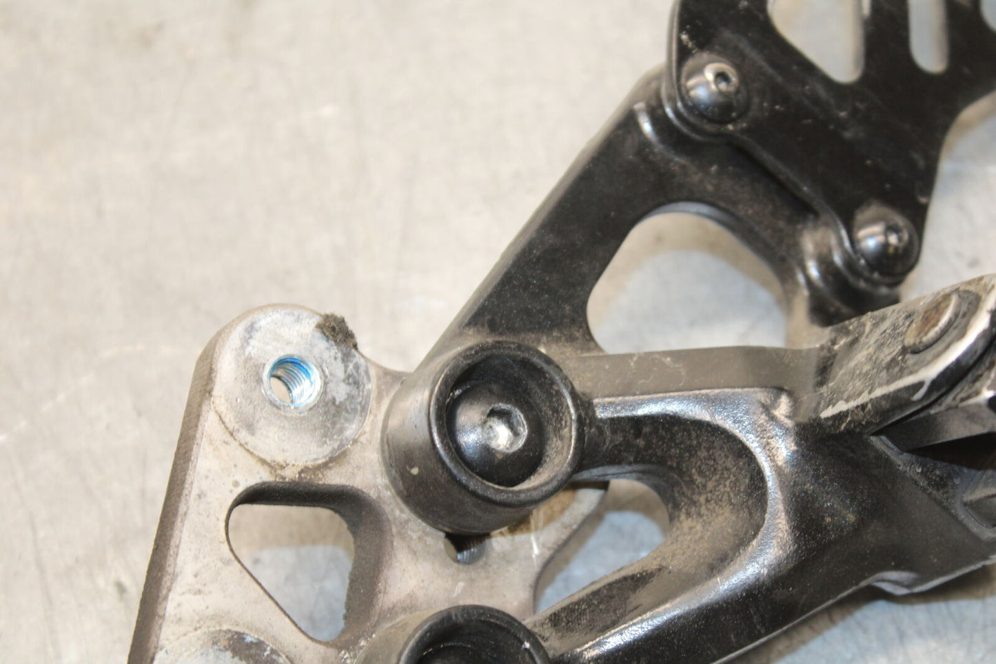 08-09 SUZUKI GSXR600 LEFT REARSET REAR SET DRIVER FOOT PEG REST STOP BB728