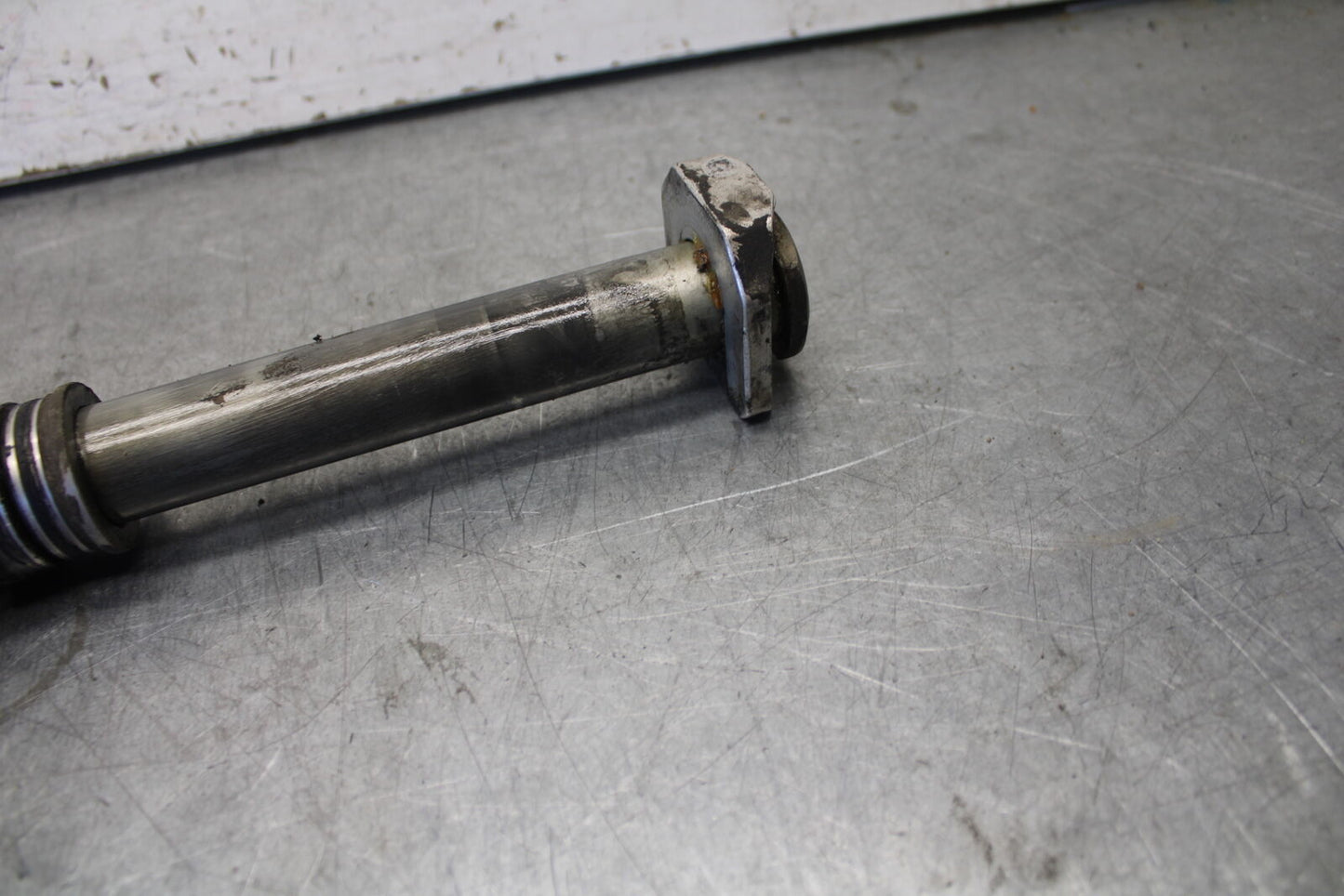04 SUZUKI GSXR600 REAR AXLE BACK WHEEL RIM PIVOT BOLT AXEL 64711-33E10  BB676