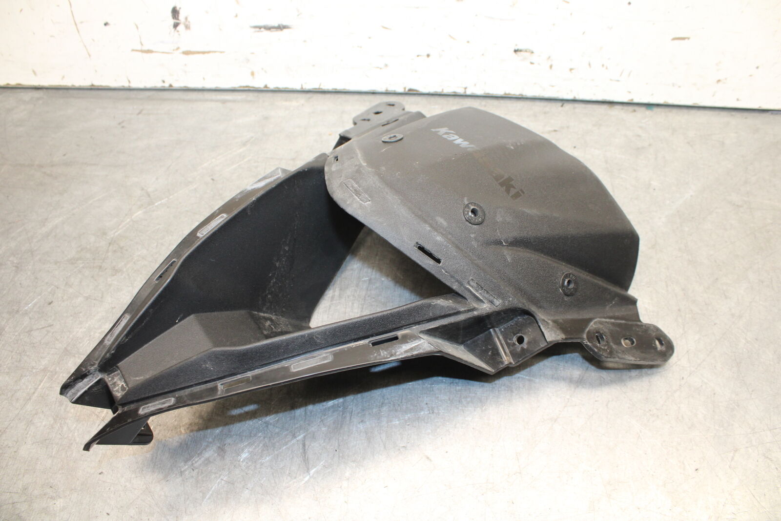 13-18 KAWASAKI NINJA ZX6R FRONT CENTER COWL FAIRING 55028-0443 BB666