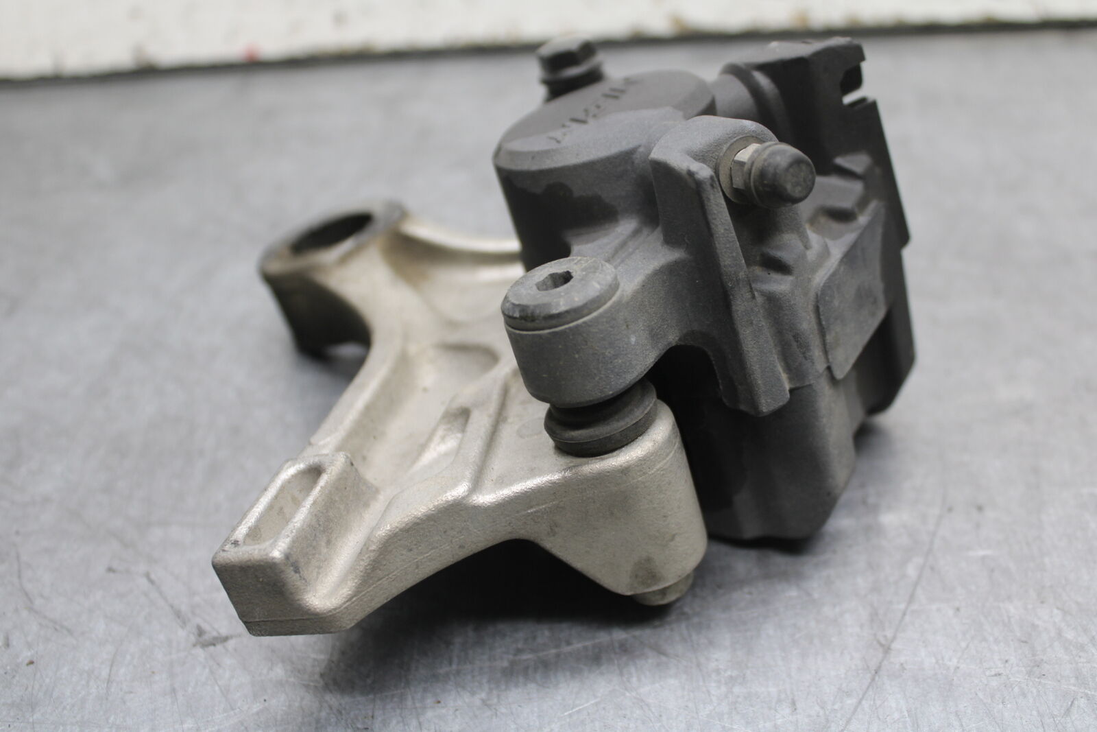 05-06 HONDA CBR600RR REAR BACK BRAKE CALIPER W MOUNT BRACKET BB727