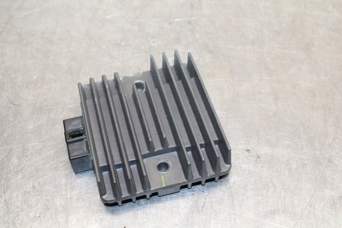 03-05 YAMAHA YZF R6  RECTIFIER VOLTAGE REGULATOR BB132