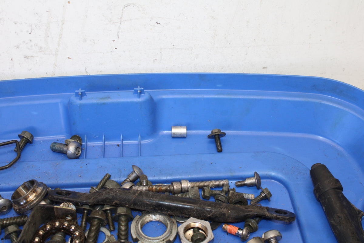 04 SUZUKI INTRUDER 800 MOUNTING BOLTS HARDWARE MOTOR SCREWS BB758