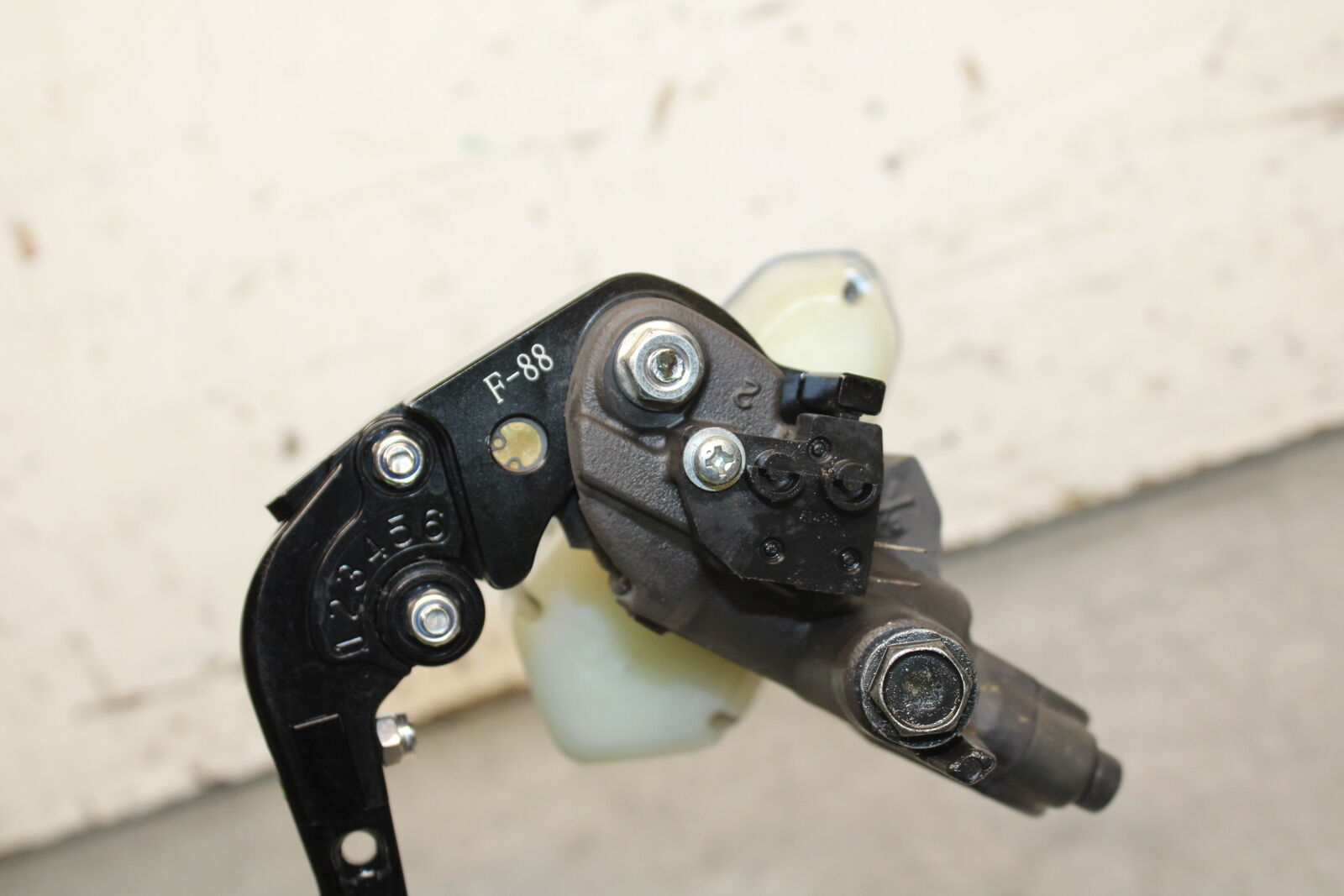 12-13 KAWASAKI Z1000 FRONT BRAKE MASTER CYLINDER w/ LEVER BB743