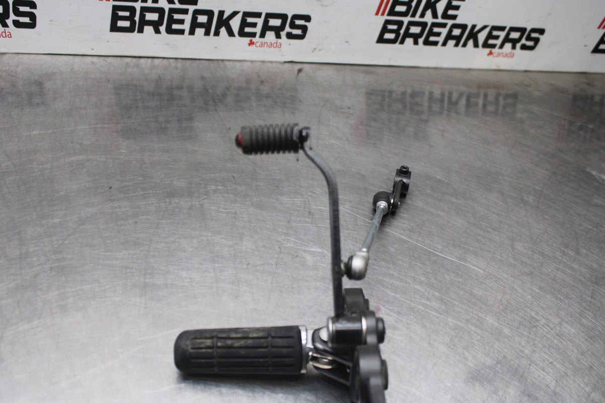 23-24 YAMAHA MT-07 LEFT REARSET REAR SET FOOT PEG W SHIFTER BB927