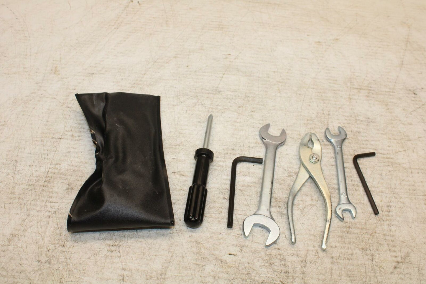 11-19 SUZUKI GSXR600 STOCK TOOLS OEM TOOL BAG KIT SET BB371