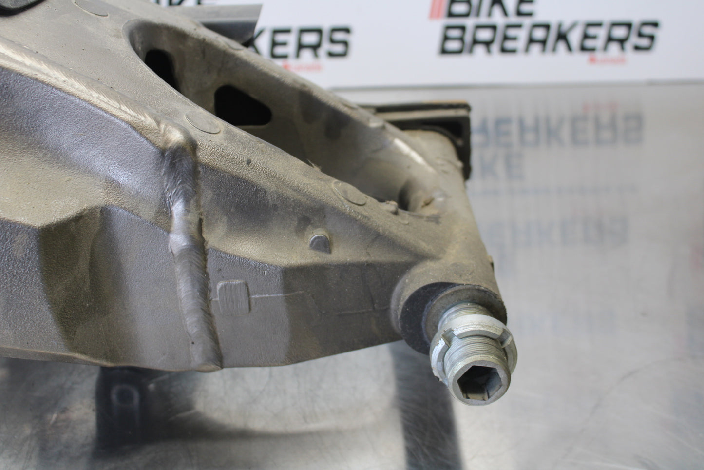11 SUZUKI GSXR1000 REAR SWINGARM BACK SUSPENSION SWING ARM BB142