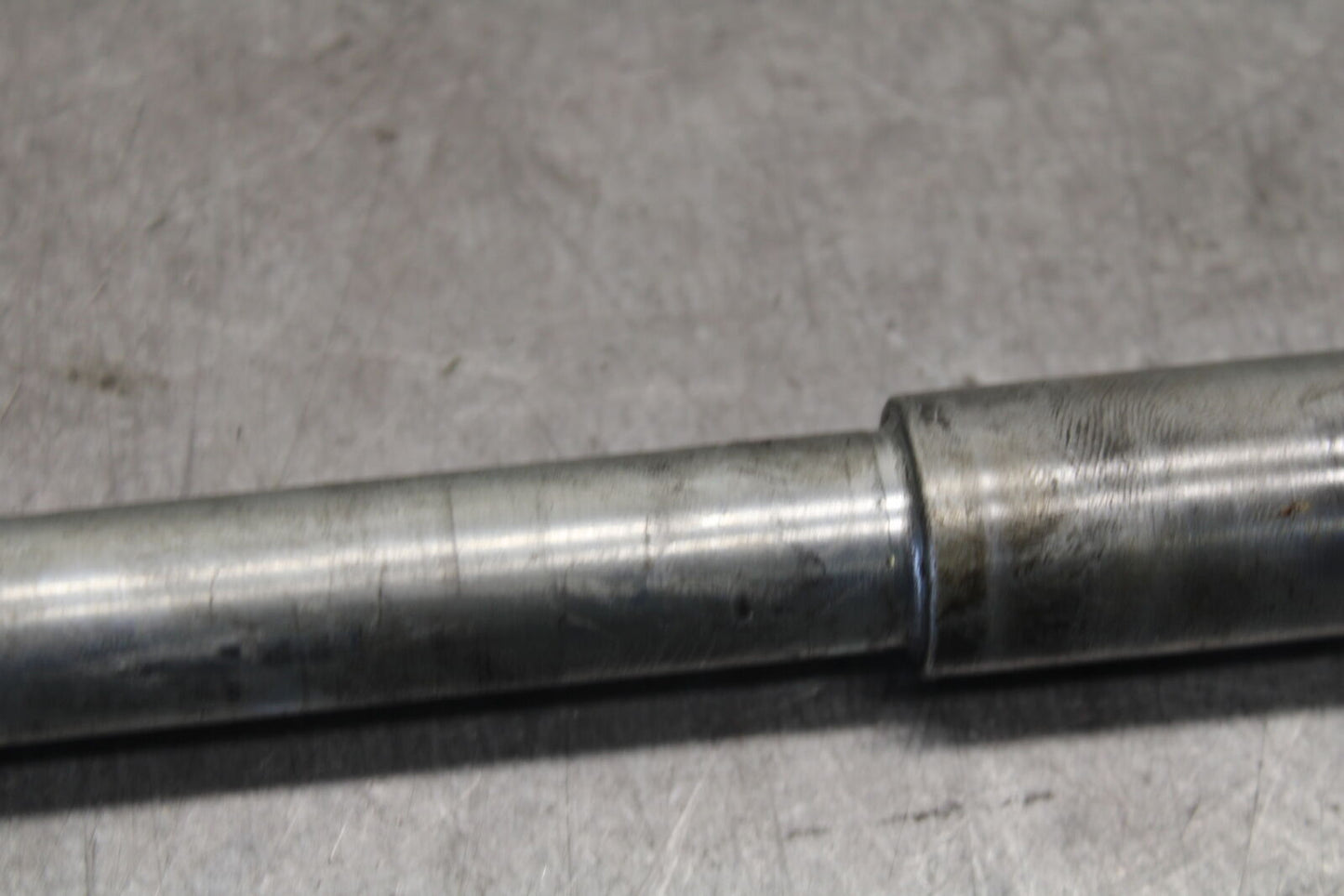 05-06 SUZUKI BOULEVARD M50 FRONT WHEEL RIM AXLE PIVOT BOLT BB671