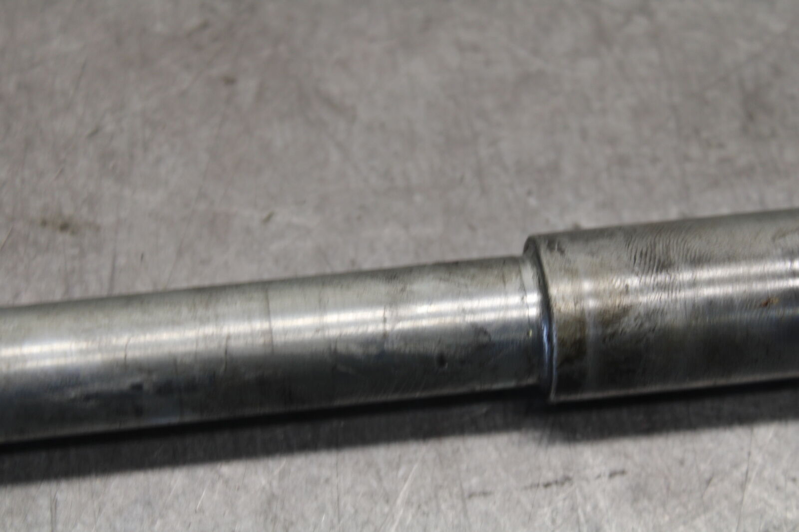 05-06 SUZUKI BOULEVARD M50 FRONT WHEEL RIM AXLE PIVOT BOLT BB671