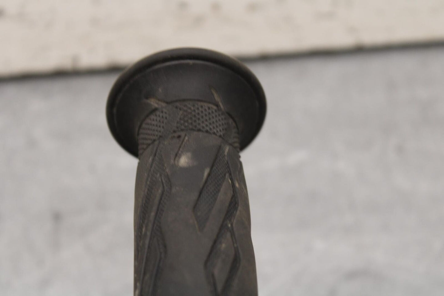 09-16 SUZUKI GSXR1000 HANDLE BAR GRIP BB642