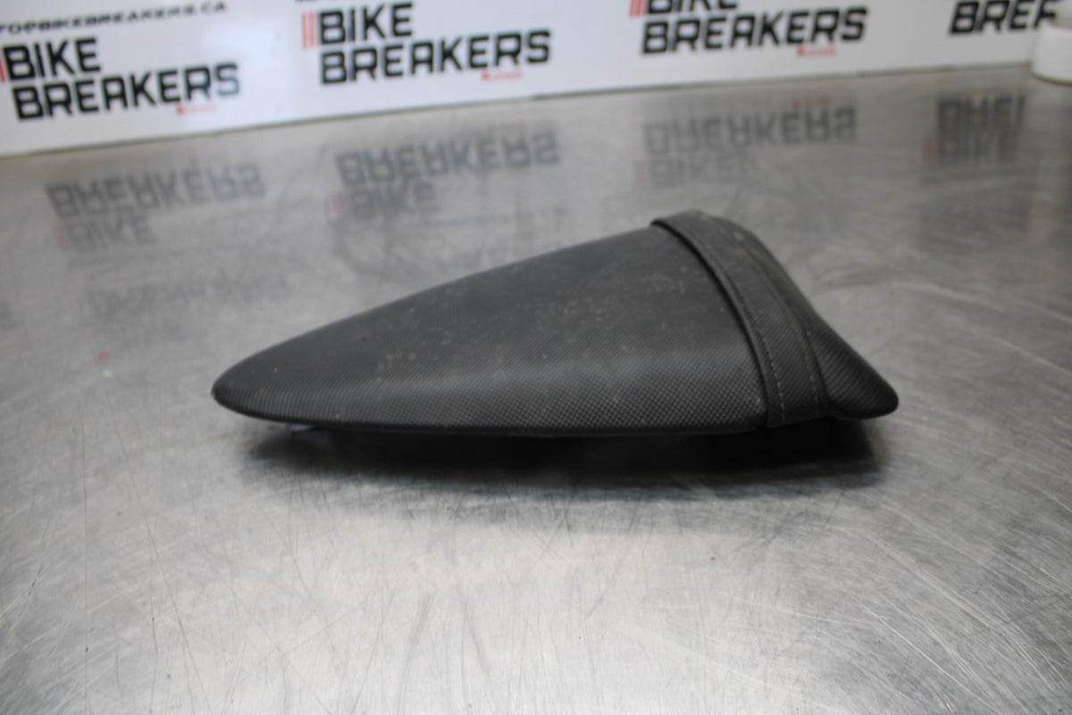 07-08 KAWASAKI NINJA ZX6R REAR BACK PASSENGER SEAT PAD SADDLE PILLION BB175