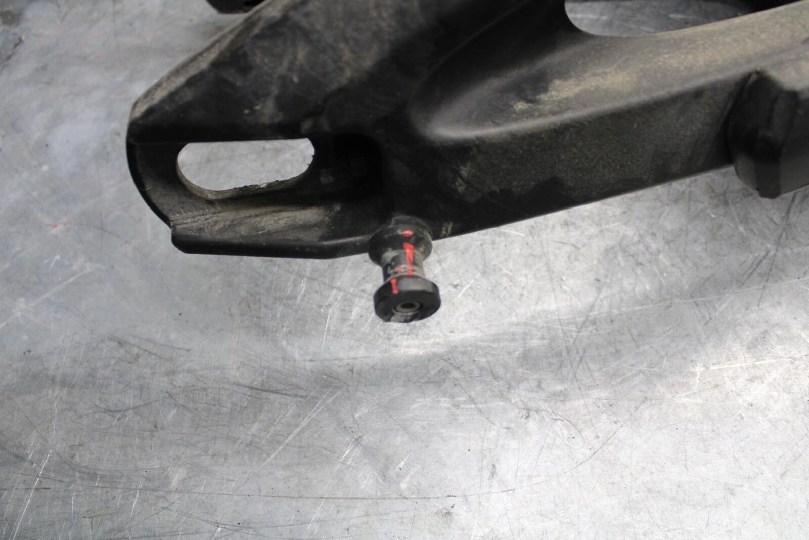 2003 Yamaha YZF R6 REAR SWINGARM BACK SUSPENSION SWING ARM 5SL-22110-01-00 BB539