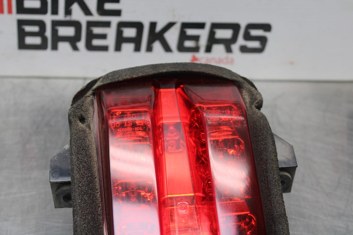 06 SUZUKI SV650S REAR TAIL TAILLIGHT BACK BRAKE LIGHT BB783