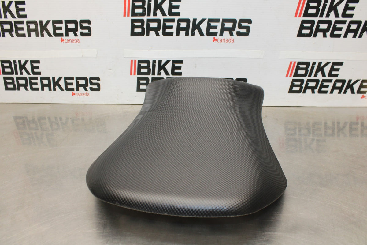 05-06 KAWASAKI NINJA ZX6R FRONT DRIVERS SEAT PAD SADDLE PILLION BB877