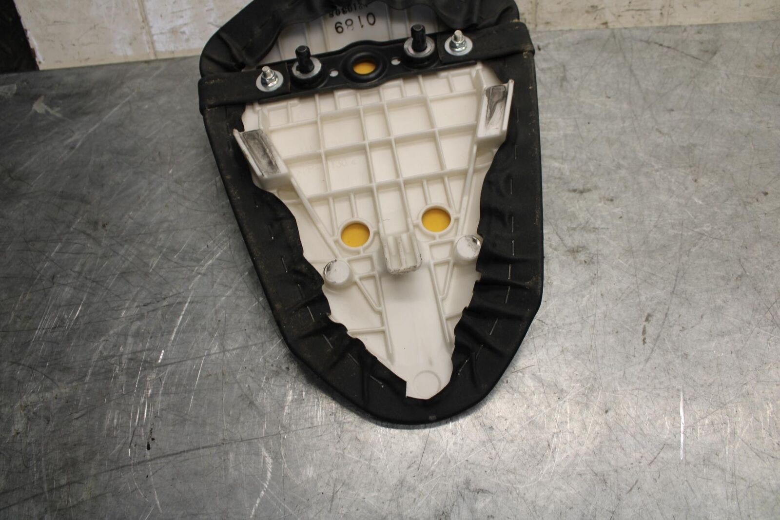 2008 Kawasaki Ninja ZX10R  REAR BACK PASSENGER TANDEM SEAT PAD SADDLE BB524