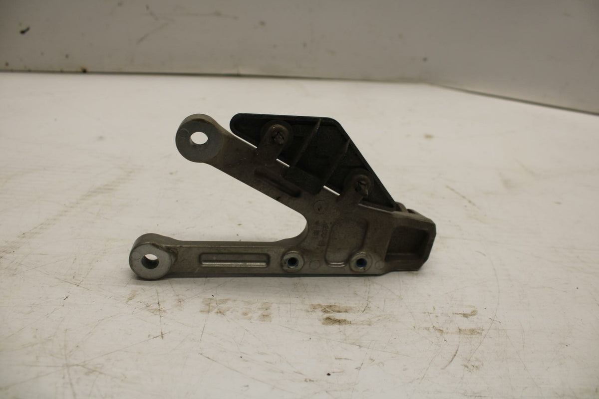 07 YAMAHA YZF R6 2c0 LEFT REARSET REAR SET DRIVER FOOT PEG BRACKET MOUNT BB284