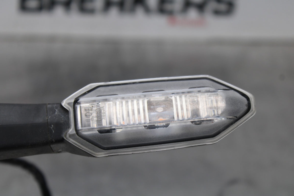 23-26 KAWASAKI NINJA ZX4RR REAR BACK TURN SIGNAL LIGHT INDICATOR BB872