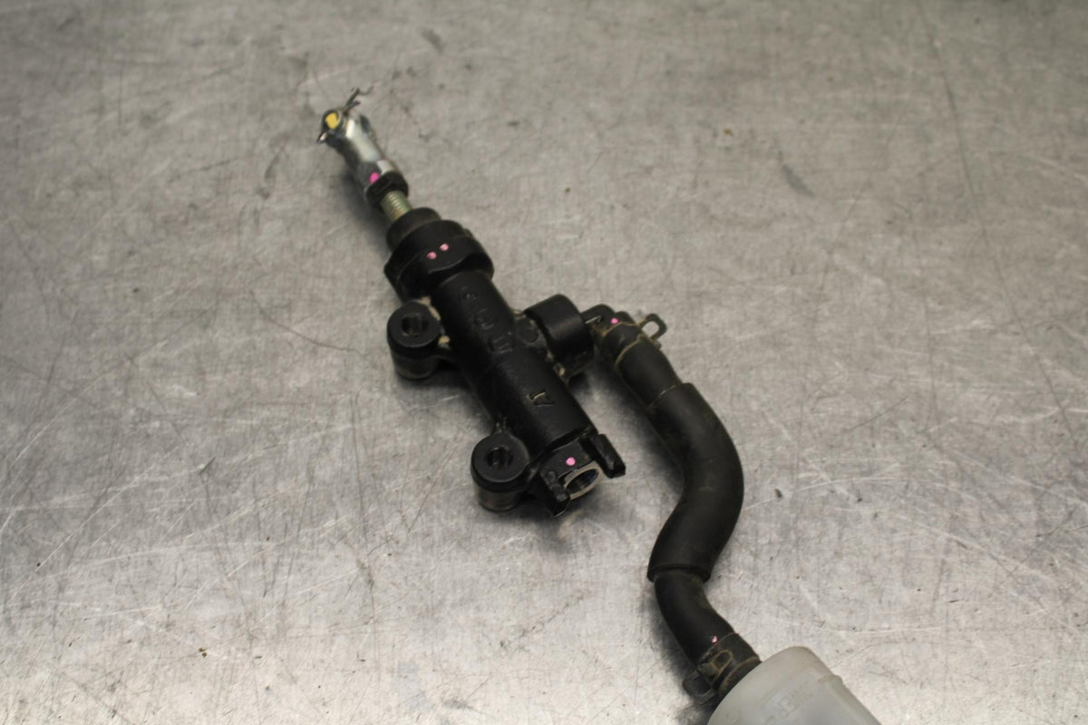 23-24 KAWASAKI NINJA ZX4R REAR BACK BRAKE MASTER CYLINDER W RESERVOIR BB638