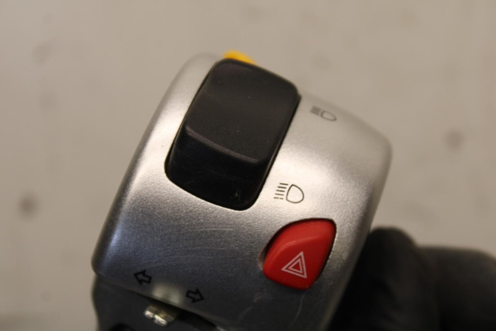 2013 Suzuki Boulevard C50T LEFT CLIP ON HANDLE HORN SIGNALS SWITCH  BB625