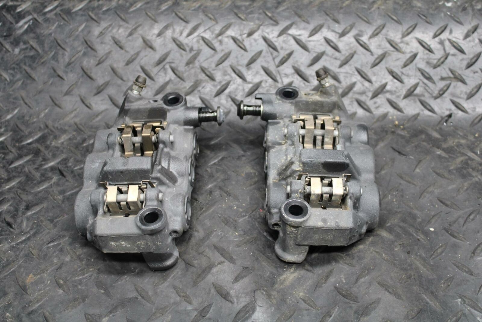 09-14 YAMAHA YZF R1 RIGHT LEFT FRONT BRAKE CALIPER SET PAIR CALIPERS BB196