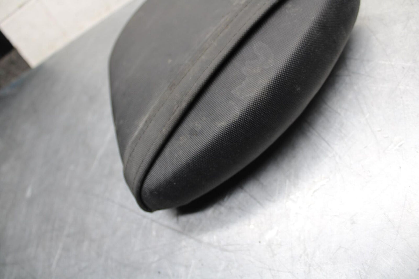 11-22 SUZUKI GSXR 600  REAR BACK PASSENGER TANDEM SEAT PAD SADDLE PILLION BB485