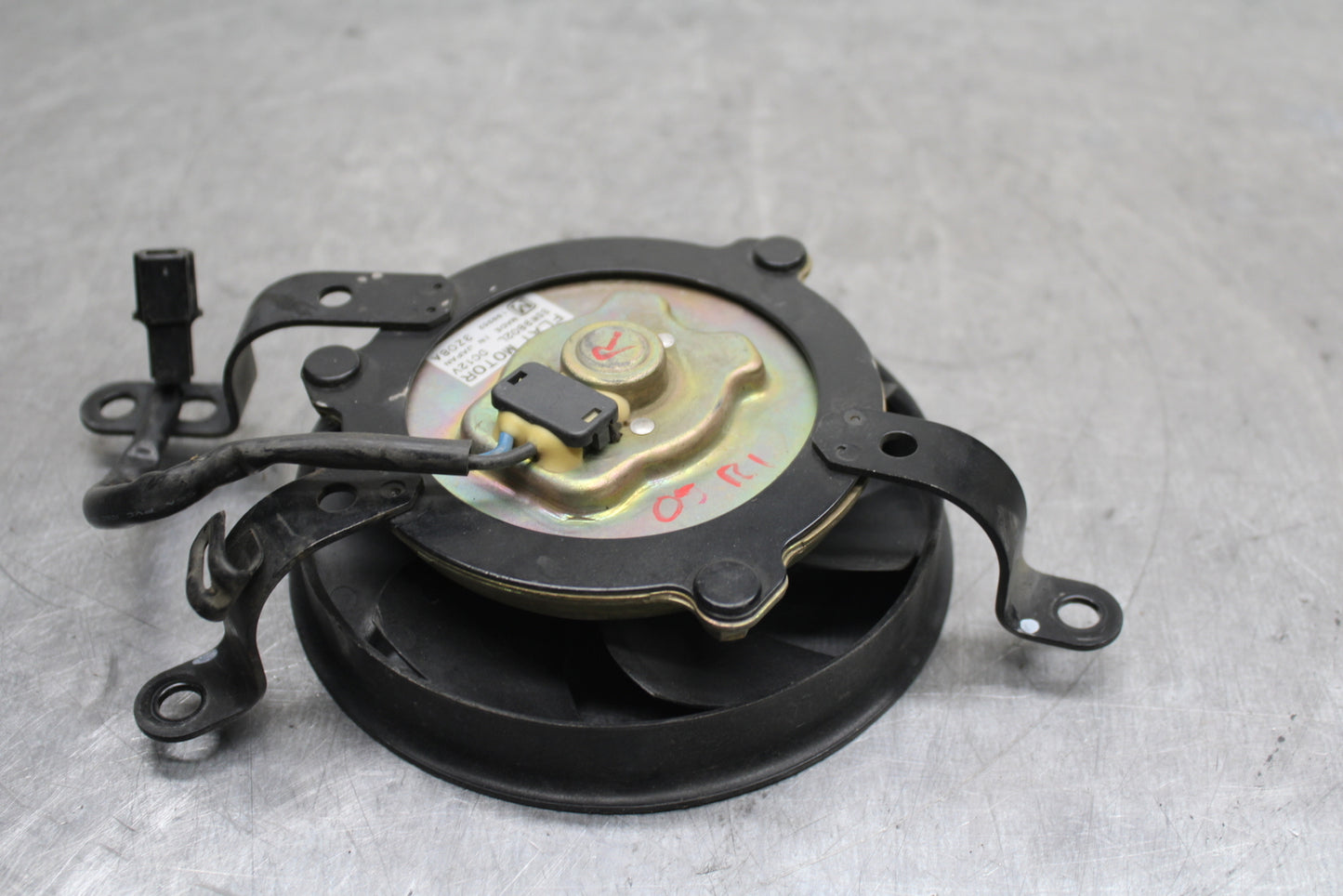 04-05 YAMAHA YZF R1 RIGHT ENGINE RADIATOR COOLING FAN MOTOR BB131