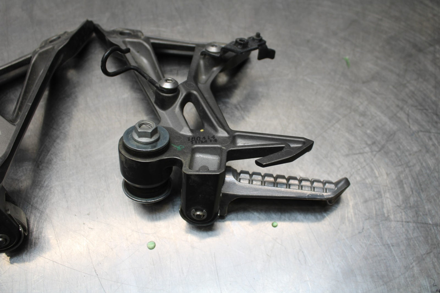 13-17 KAWASAKI NINJA 300 EX300 ABS REAR BACK PASSENGER PEG SET PAIR BB187