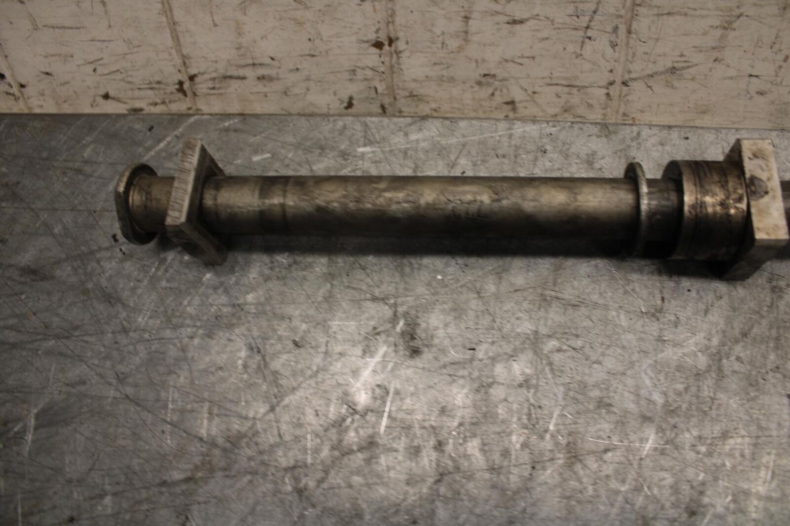 2009 Kawasaki Ninja ZX6R ZX600R REAR AXLE BACK WHEEL RIM PIVOT BOLT AXEL BB538