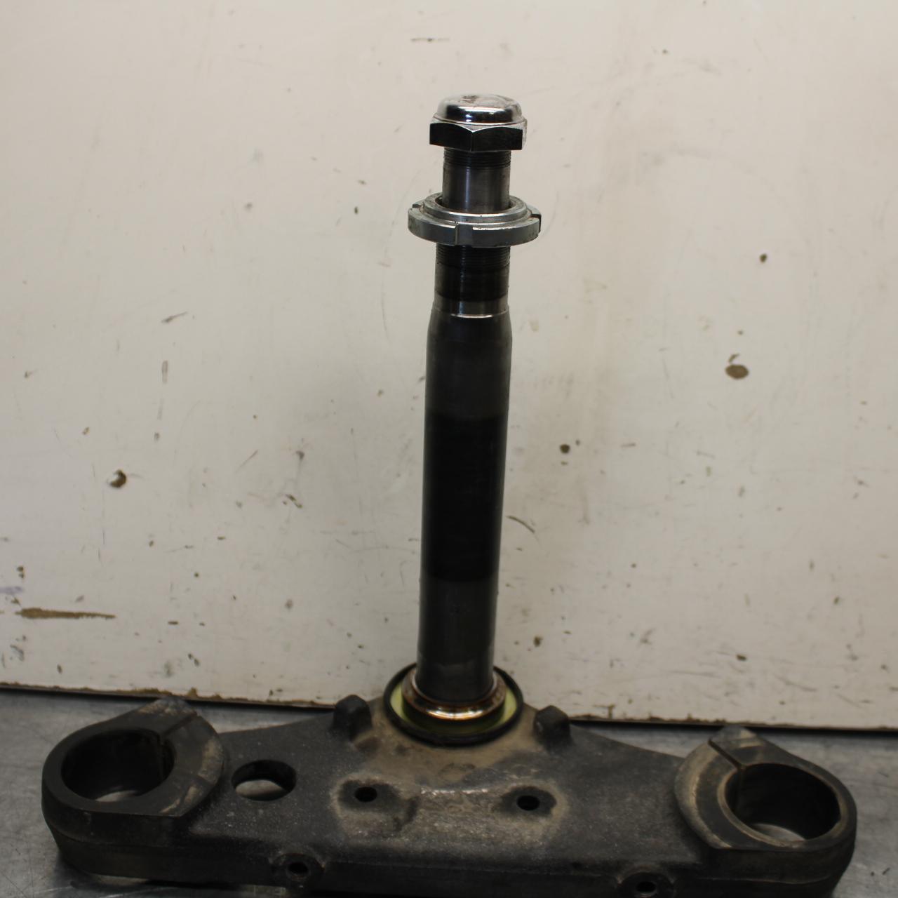 2013 Suzuki Boulevard C50T FRONT CLAMP LOWER TRIPLE TREE STEM 51410-48G00 BB625