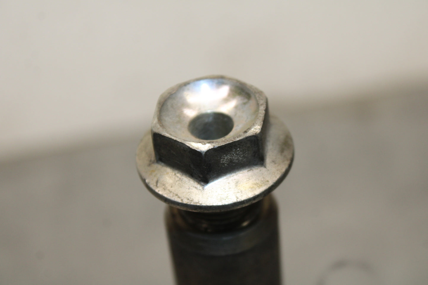 08-10 SUZUKI GSXR750 FRONT WHEEL RIM AXLE PIVOT BOLT BB127