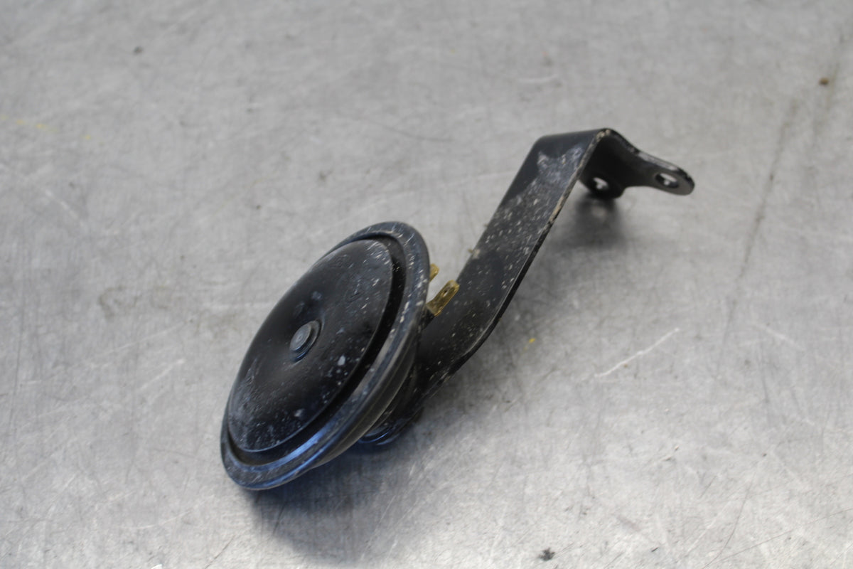 11-24 SUZUKI GSXR750 HORN SIGNAL BB687