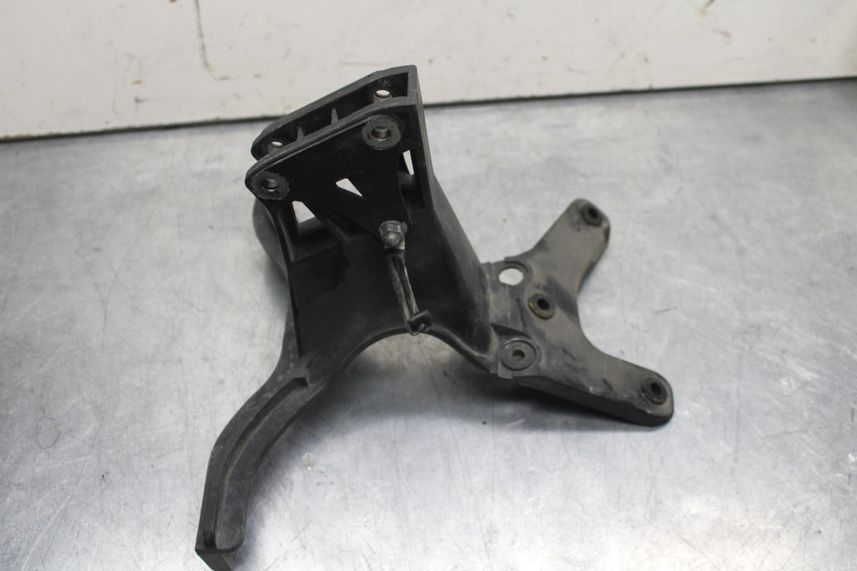 1999 Suzuki GSXR600 UPPER FAIRING MIRROR GAUGES STAY BRACKET BB608