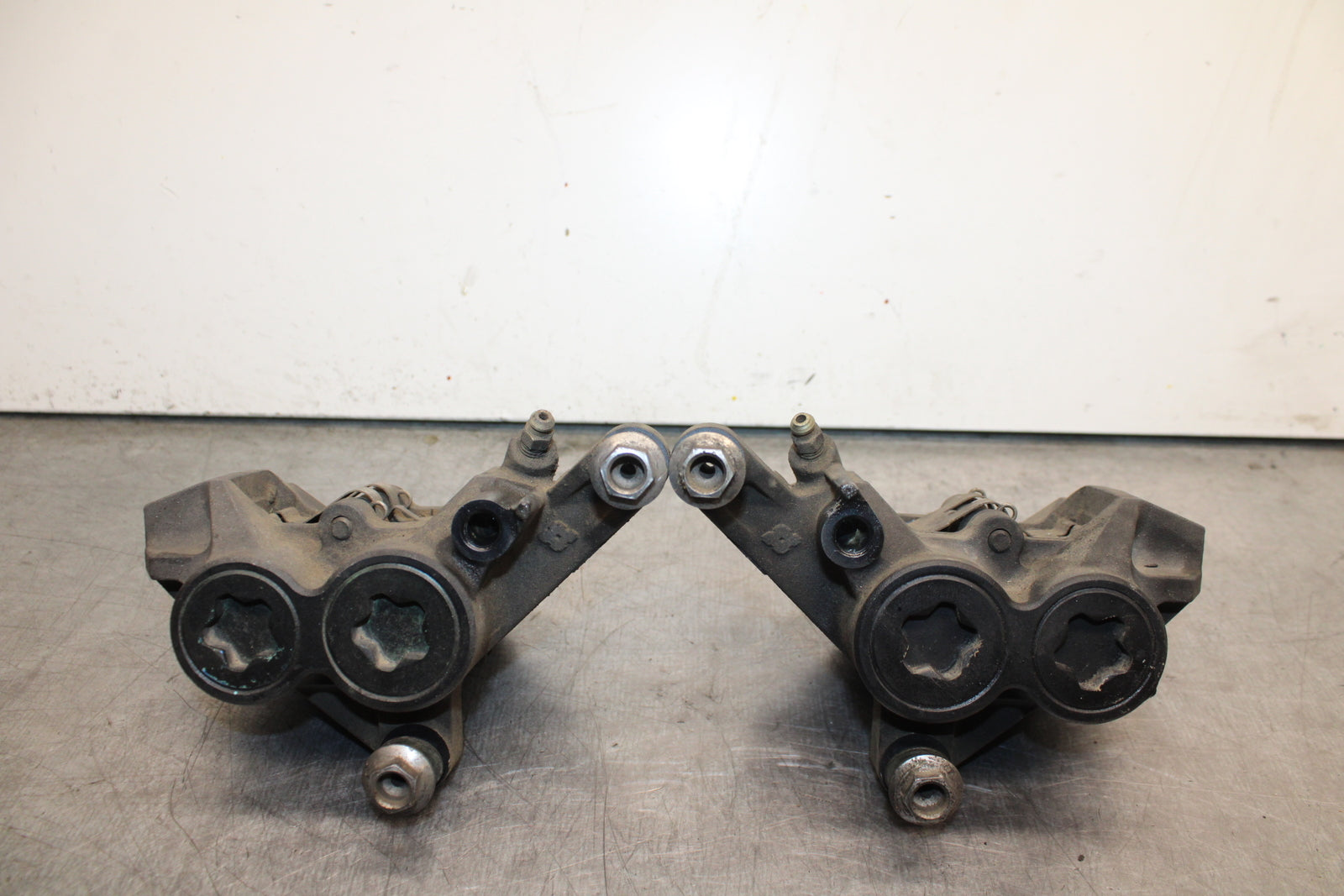 03-05 YAMAHA YZF R6  RIGHT LEFT FRONT BRAKE CALIPER SET PAIR CALIPERS BB751