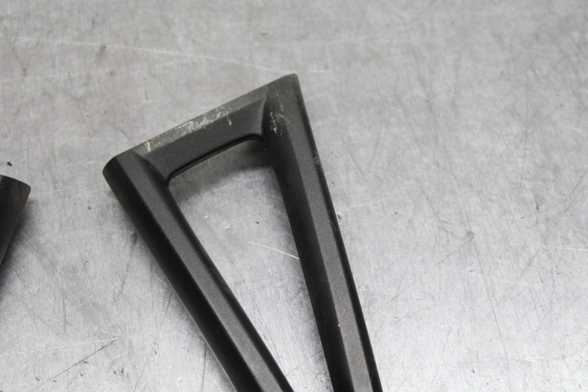 08-16 YAMAHA YZF R6 REAR BACK PASSENGER PEG SET PAIR BB127