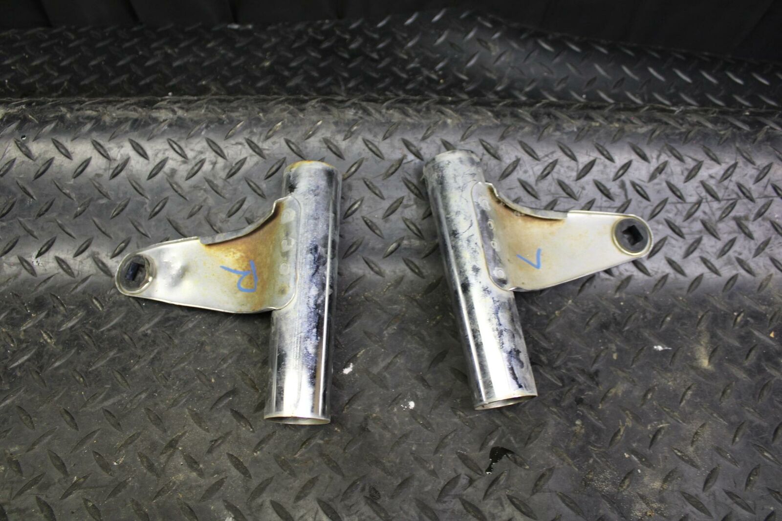 80-81 YAMAHA XS1100 SPECIAL HEADLIGHT EARS  STAY BRACKET bb174