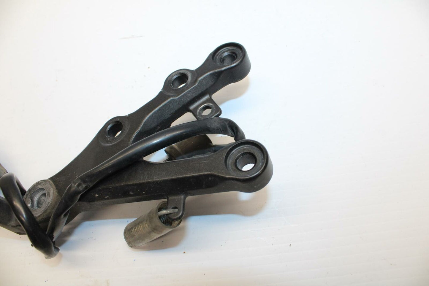 08-16 YAMAHA YZF R6 RIGHT REARSET REAR SET DRIVER BRACKET BB247