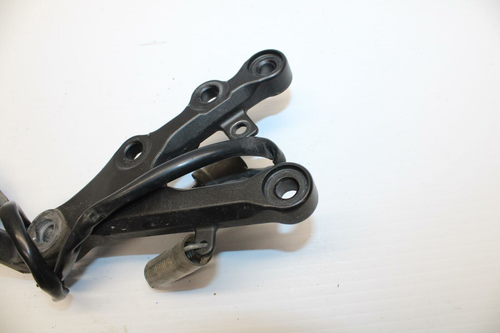 08-16 YAMAHA YZF R6 RIGHT REARSET REAR SET DRIVER BRACKET BB247