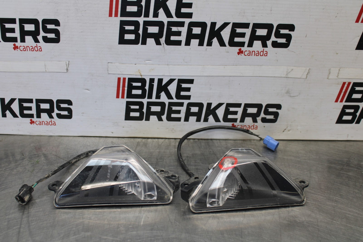 23 KAWASAKI NINJA 650 EX650 FRONT LEFT RIGHT TURN SIGNALS LIGHT INDICATORS BB920