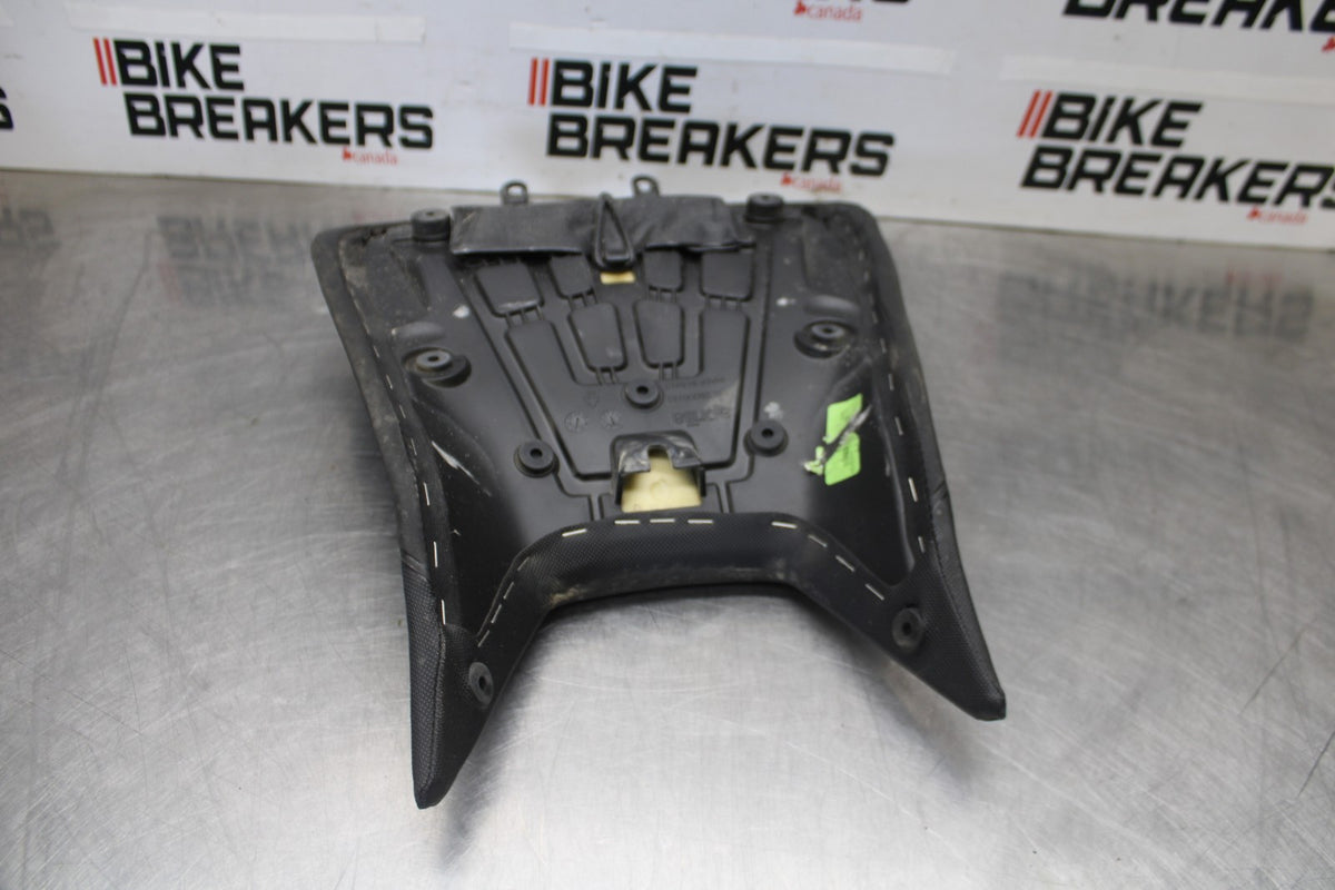 24 APRILIA TUONO V4 1100 FACTORY ABS FRONT DRIVERS SEAT PAD SADDLE PILLION BB887