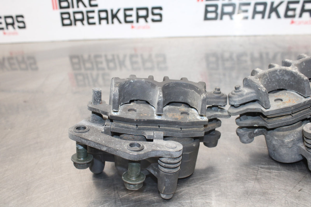 06 SUZUKI SV650S RIGHT LEFT FRONT BRAKE CALIPER SET PAIR CALIPERS BB783