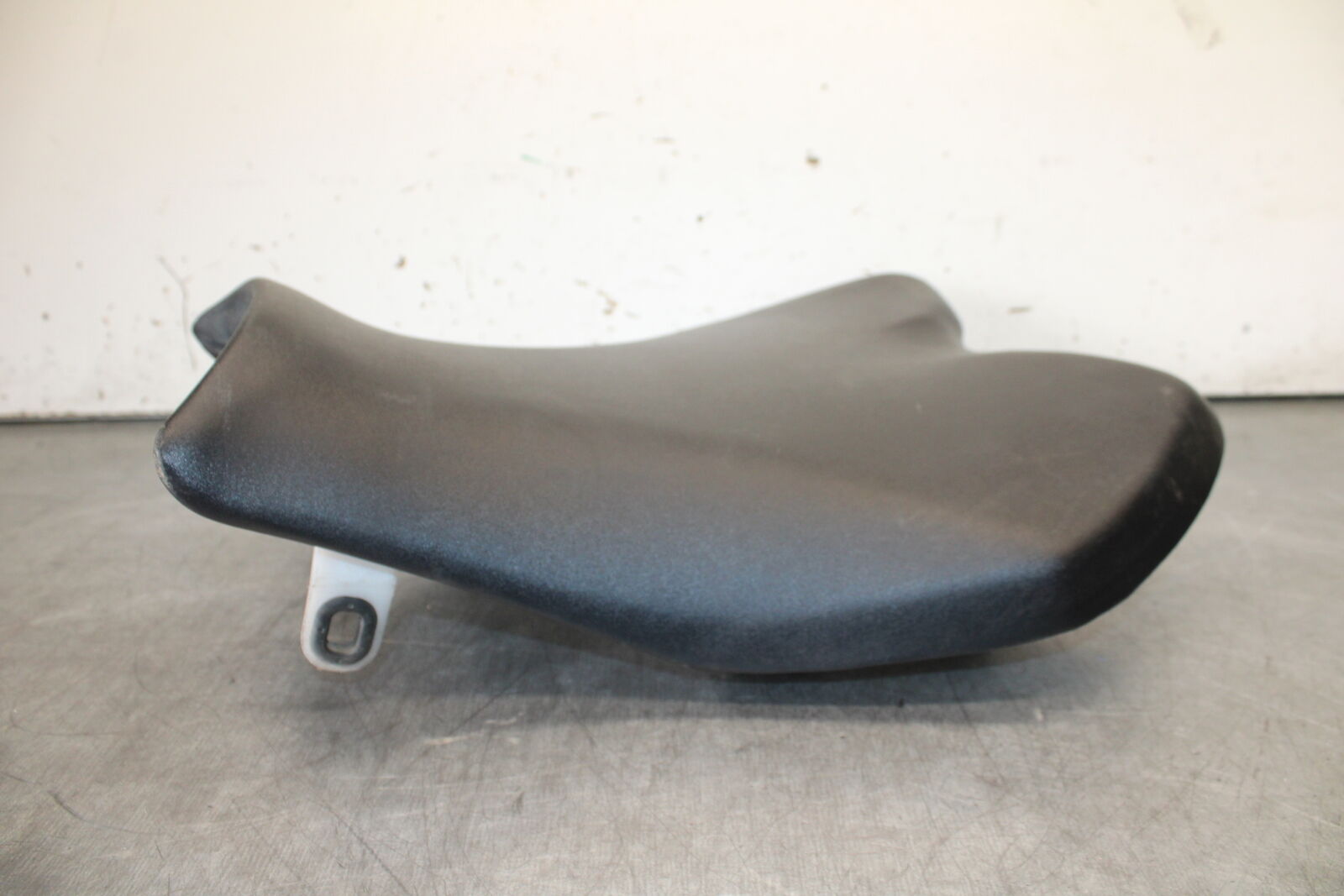 05-06 HONDA CBR600RR FRONT DRIVERS SEAT PAD SADDLE PILLION BB624
