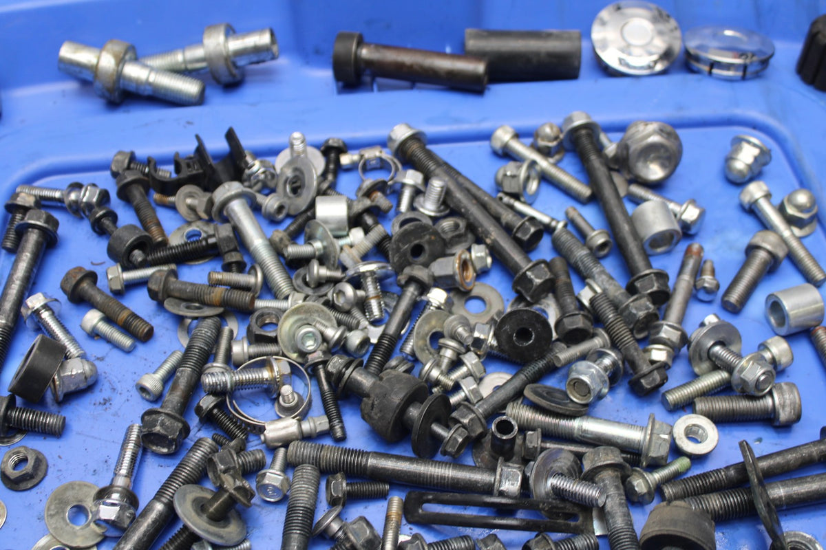 07 HONDA VTX1300R BOLTS HARDWARE MOTOR SCREWS BB825