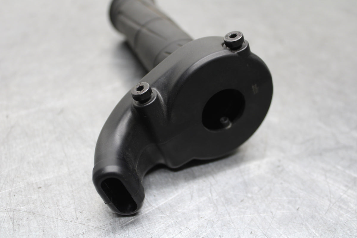 16 KAWASAKI NINJA ZX10R THROTTLE CABLE HOUSING AND TUBE BB650